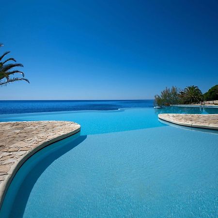 Hotel Costa Dei Fiori Santa Margherita di Pula Bagian luar foto