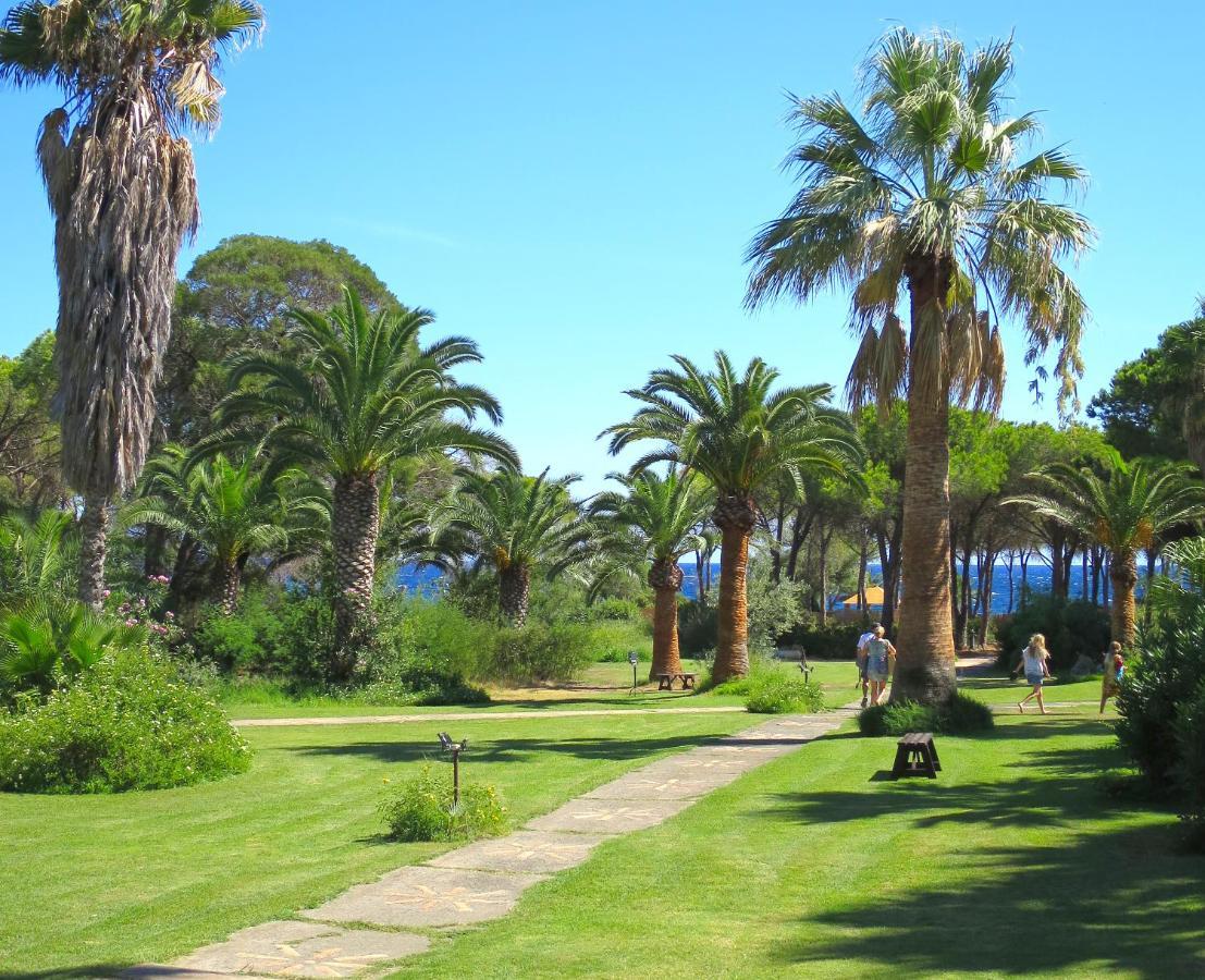 Hotel Costa Dei Fiori Santa Margherita di Pula Bagian luar foto