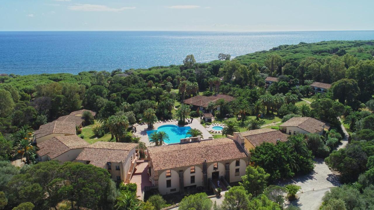 Hotel Costa Dei Fiori Santa Margherita di Pula Bagian luar foto