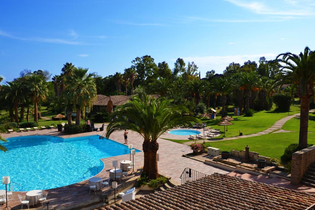 Hotel Costa Dei Fiori Santa Margherita di Pula Bagian luar foto