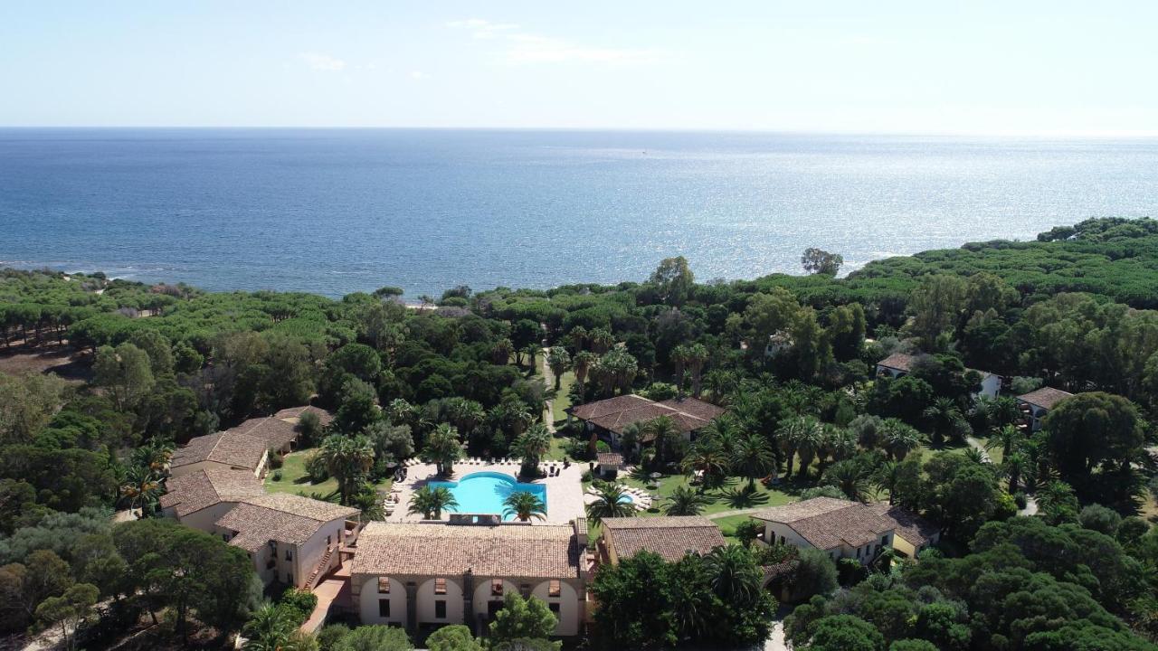 Hotel Costa Dei Fiori Santa Margherita di Pula Bagian luar foto