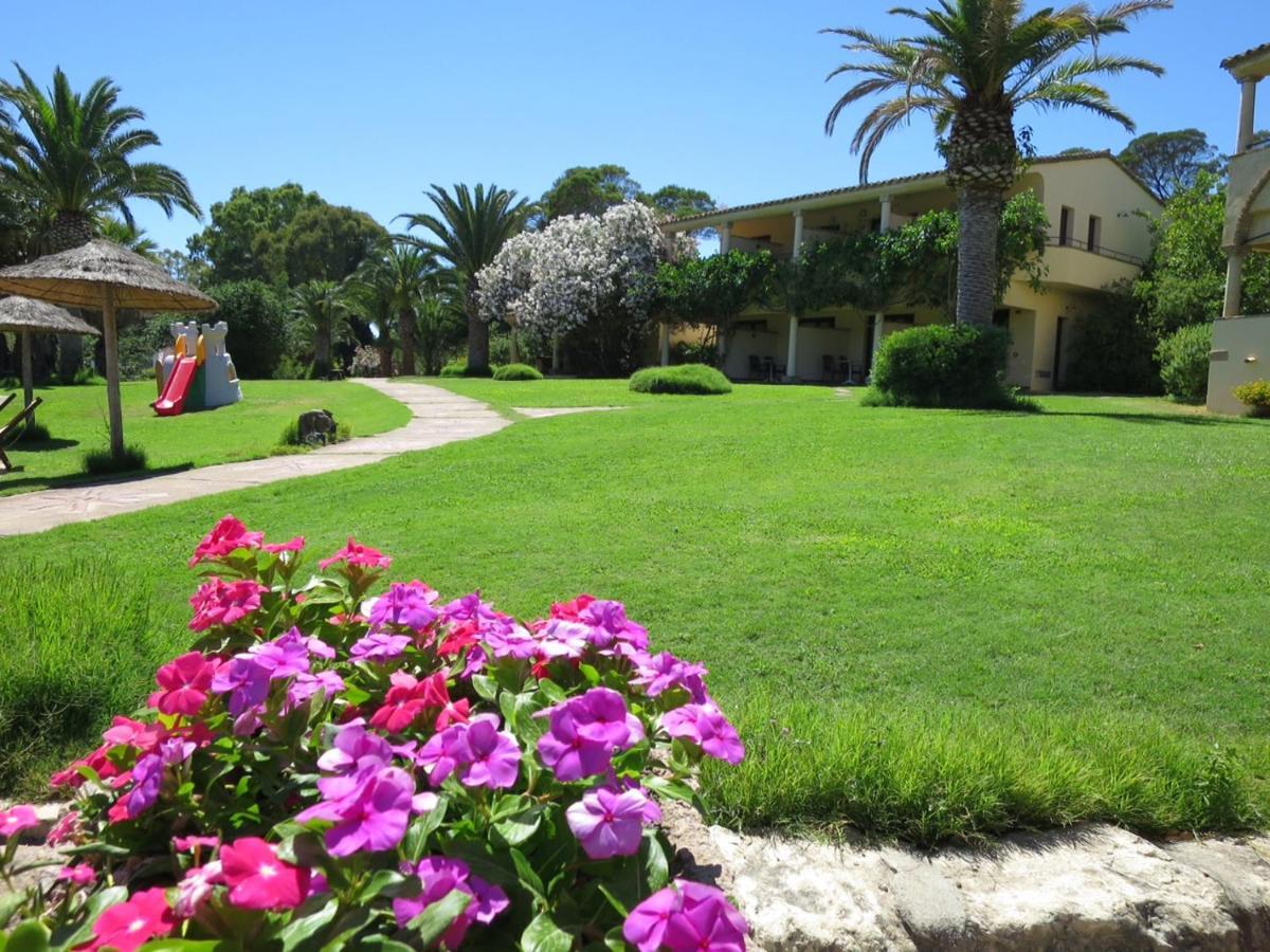 Hotel Costa Dei Fiori Santa Margherita di Pula Bagian luar foto