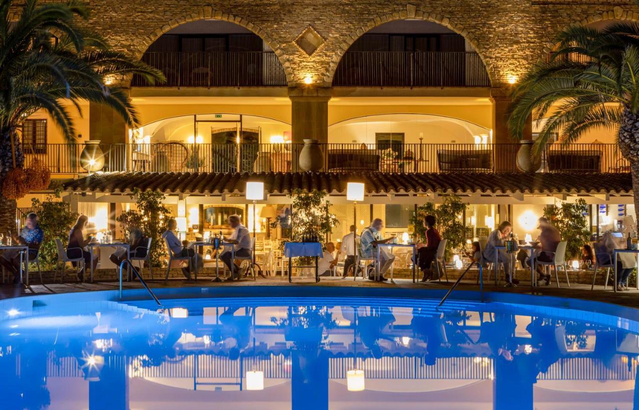 Hotel Costa Dei Fiori Santa Margherita di Pula Bagian luar foto