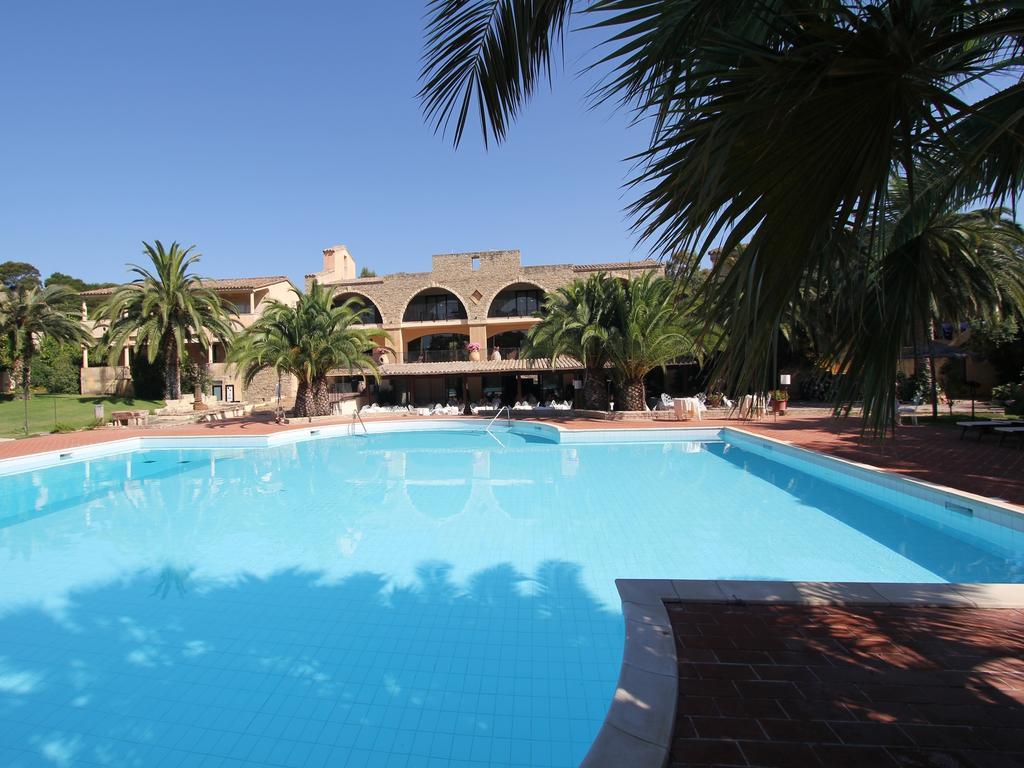 Hotel Costa Dei Fiori Santa Margherita di Pula Bagian luar foto